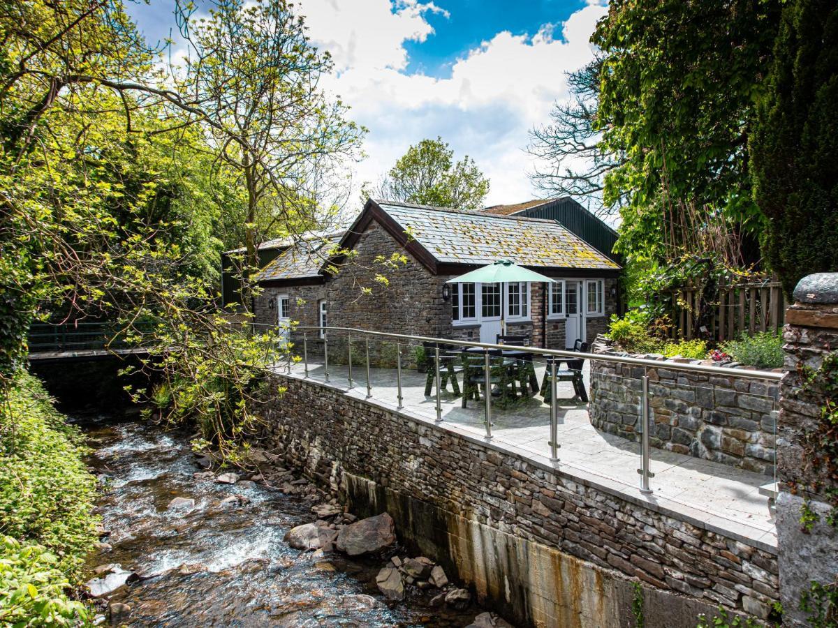 Swansea Valley Holiday Cottages Cilybebyll 외부 사진