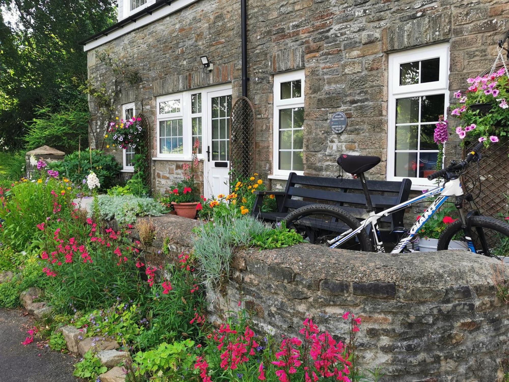Swansea Valley Holiday Cottages Cilybebyll 외부 사진